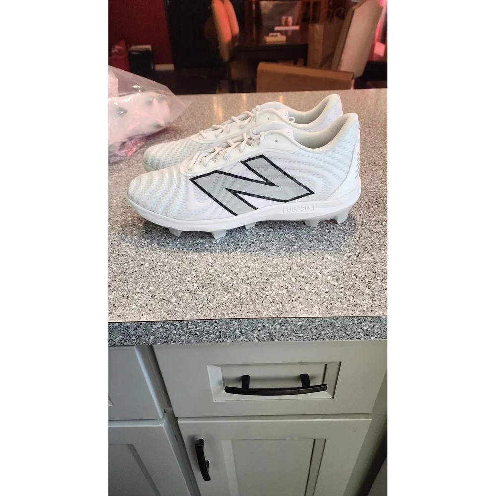 New Balance FuelCell 4040 v7 Cleats Mens White Like New